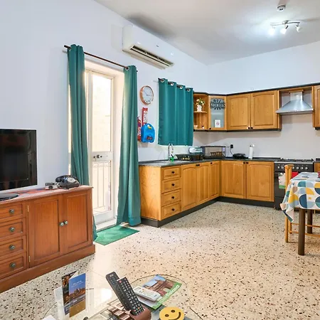 Apartament Ta' Nena In Floriana, 10 Minutes Away From Valletta *